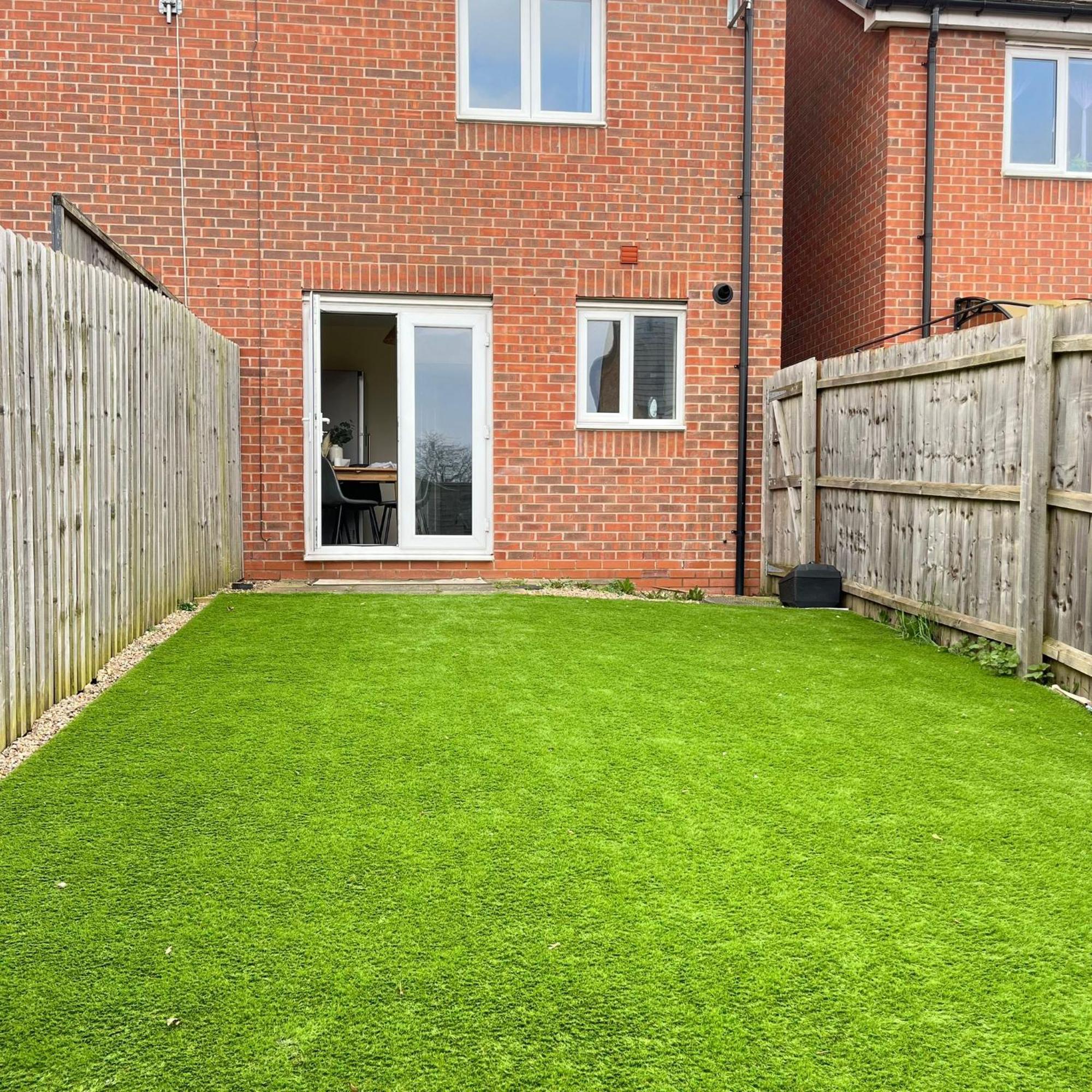 Apartment Good For Company Let 2-bed In 2x Parking *